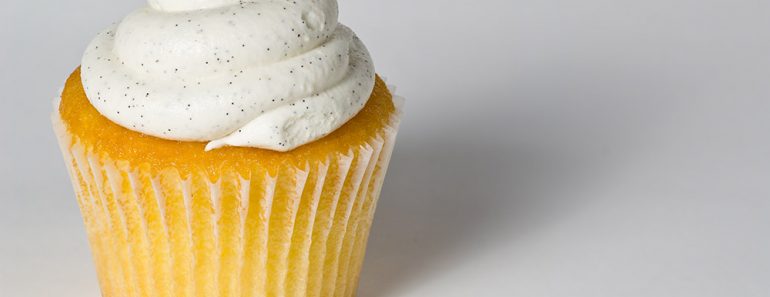 Vanilla Buttercream Frosting (7-Minutes Dessert)