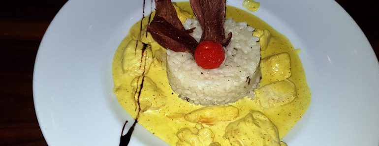 Chicken Meat in Curry Sauce