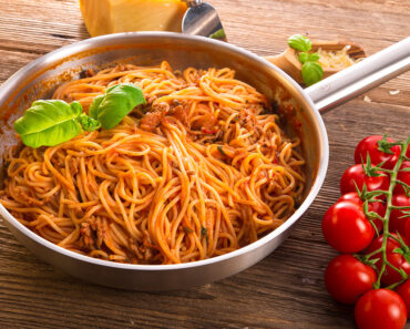 Ultimate Spaghetti Bolognese: Meaty, Tomatoey Bliss Everyone Craves!