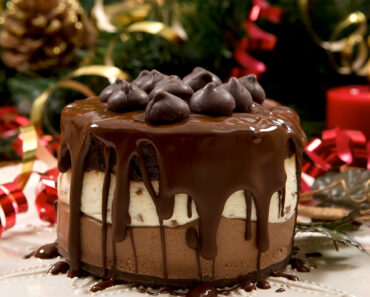 Christmas 3-Chocolate Mousse Cake