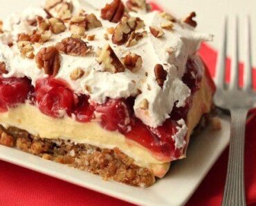 Cherry Éclair Cake (10-Minute Recipe)