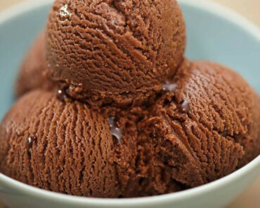 Best Homemade Chocolate Ice Cream: Eggless, No-Churn Magic in 5 Minutes!