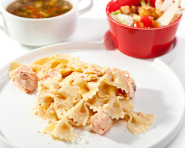 Farfalle and Chicken in White Wine Sauce