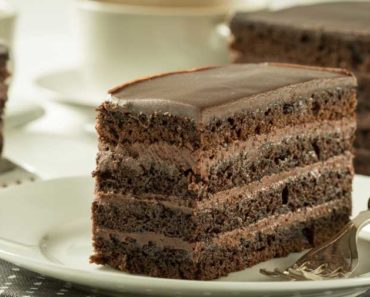 Easy Chocolate Crème Cake Slice