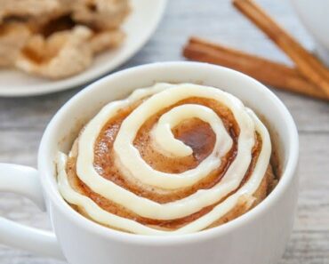 Cinnamon Roll One-Cup Cake (1-Minute Recipe)