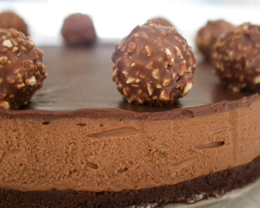 This Ferrero Rocher & Nutella Pie Is So Good, People Are Licking the Plate Clean