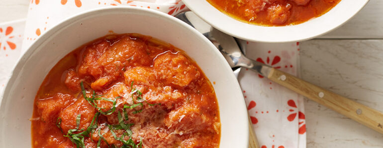 Bread & Tomato Soup: 4 Ingredients to Rustic Bliss—Grandma’s Secret Warms Hearts & Bellies!