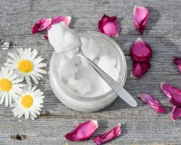 10 Amazing uses for Coconut Oil to try right now!